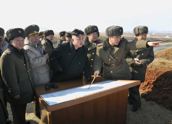 Nhà lãnh đạo Kim Jong Un tham gia chỉ huy tập trận
